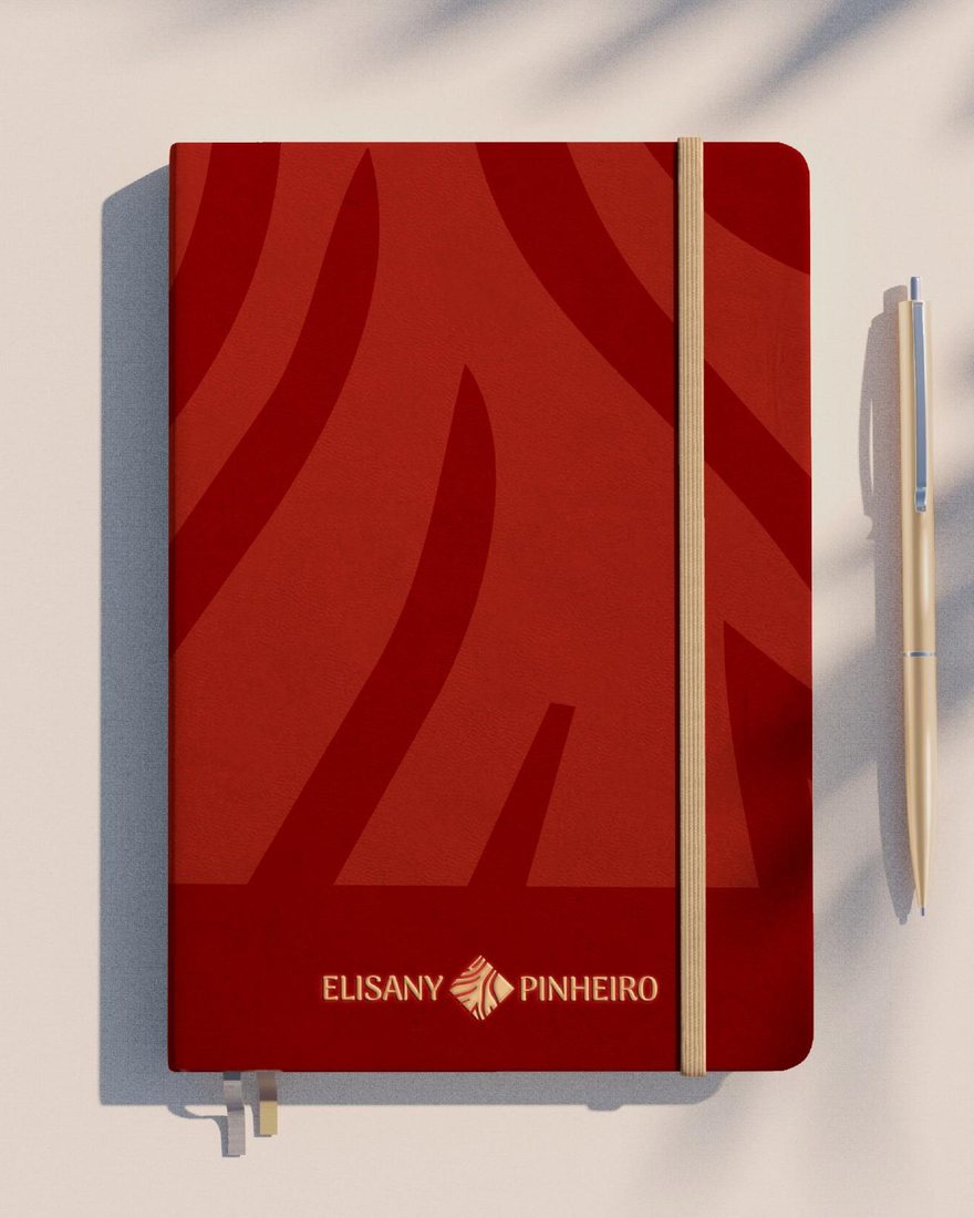 Caderno com a marca Elisany Pinheiro
